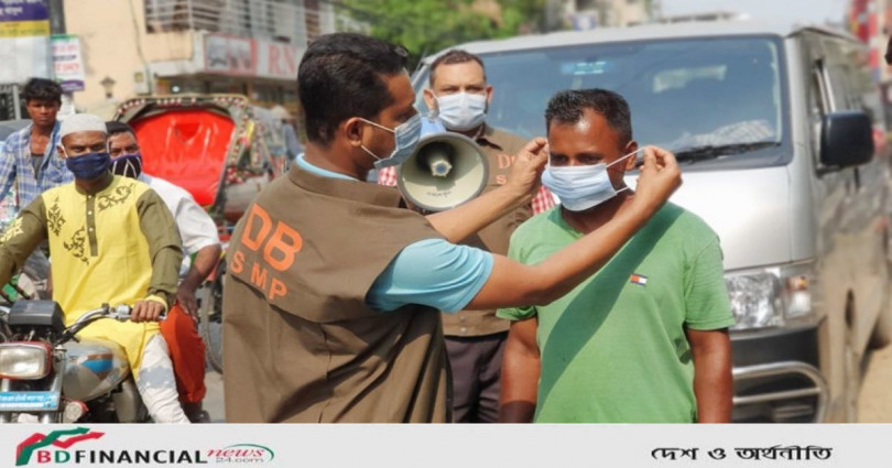 সিলেটে গোয়েন্দা পুলিশের মাস্ক বিতরণ