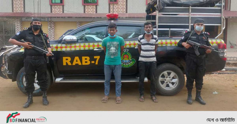 সীতাকুণ্ডে ফেনসিডিল ও গাঁজাসহ ২ জন আটক করেছে র্যাব-৭
