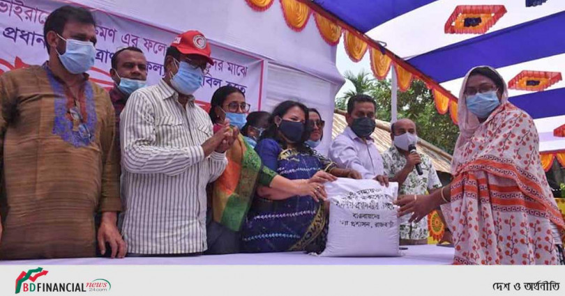 রাজবাড়ীর দৌলতদিয়ায় ১৫,শত মানুষের মাঝে ত্রাণসামগ্রী বিতরণ