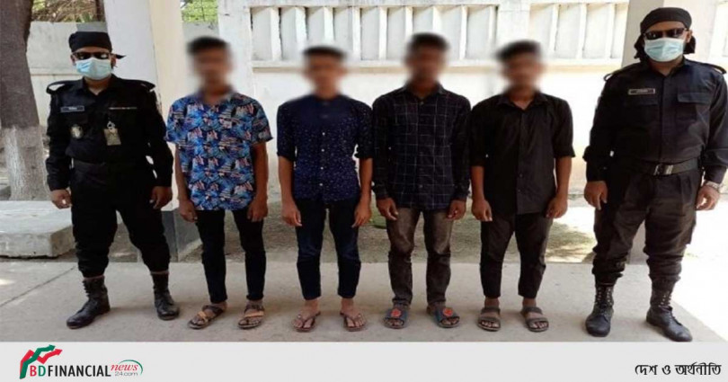 রাজধানীতে কিশোর গ্যাংয়ের ৪ সদস্যকে গ্রেপ্তার করেছে র‌্যাব-২