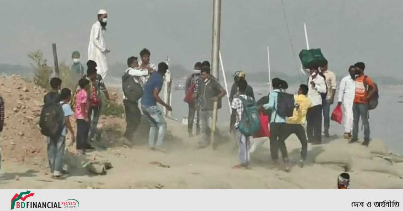 মাদারীপুরের বাংলাবাজারে ফেরিতে ওঠা নিয়ে যাত্রীদের মারামারি, আহত ৪