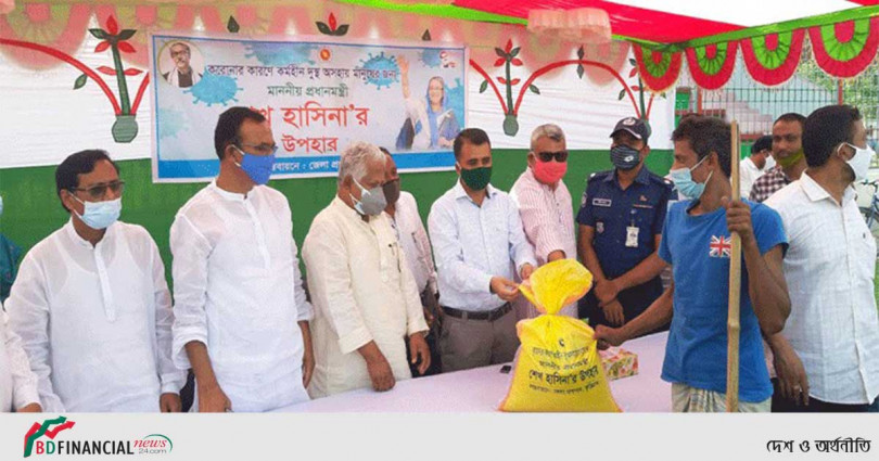 কুড়িগ্রামে প্রধানমন্ত্রীর বিশেষ উপহার খাদ্য সামগ্রী বিতরণ