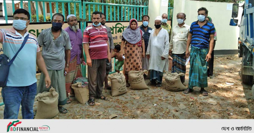 মুকসুদপুরে করোনাকালীন লকডাউনে অসহায় পরিবারের মাঝে প্রধানমন্ত্রীর উপহার খাদ্য সহায়তা প্রদান