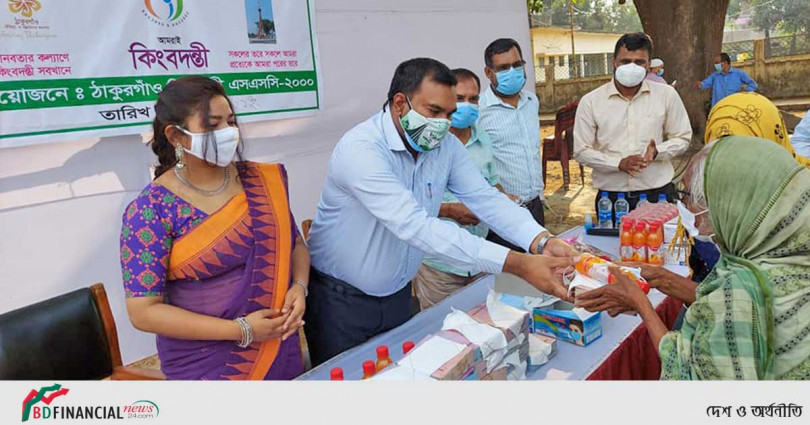 দুস্থ মানুষের মাঝে ইফতার বিতরণ অনুষ্ঠানে অংশ নিলেন ঠাকুরগাঁওয়ের জেলা প্রশাসক