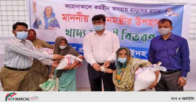 ঝিনাইদহে প্রধানমন্ত্রীর উপহার বিতরণ করলেন জেলা প্রশাসক