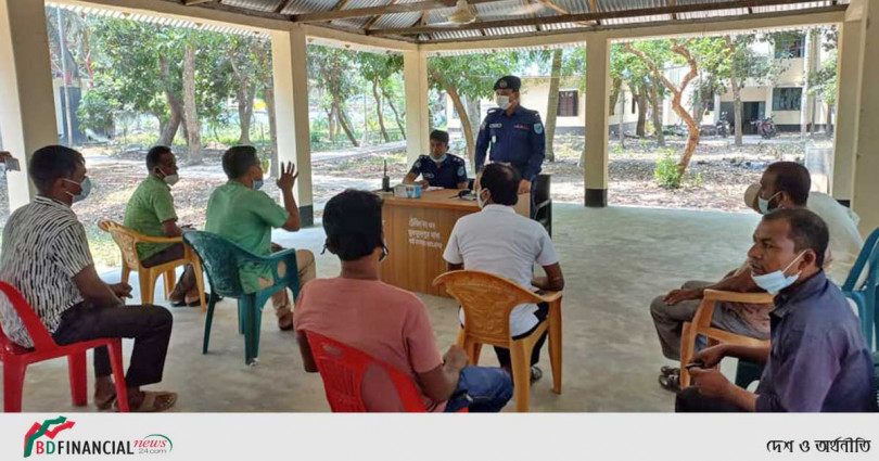 দোকান মালিক ও বনিক সমিতির সাথে মতবিনিময় সভা করেছে মুকসুদপুর থানা পুলিশ