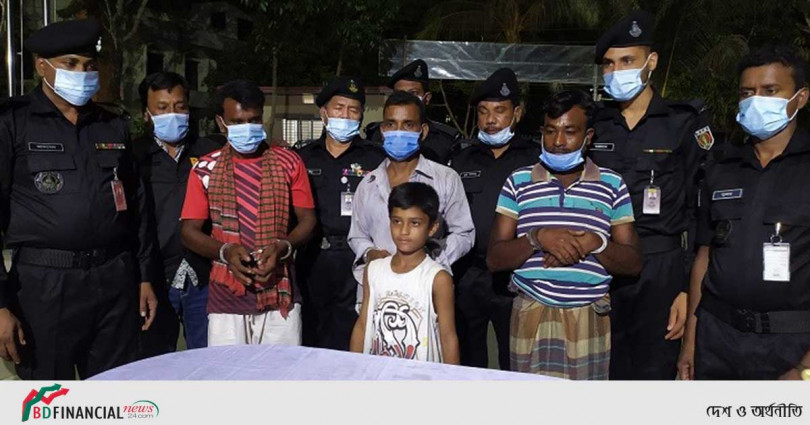 মানিকগঞ্জে অপহৃত শিশু উদ্ধারসহ ৩ জনকে আটক করেছে র্যাব-৪