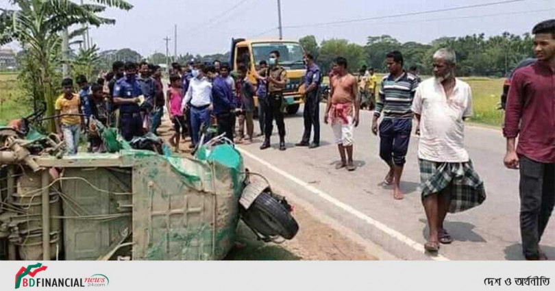 বেপরোয়া ট্রাক প্রাণ নিল সিএনজির চালকসহ তিনজনের