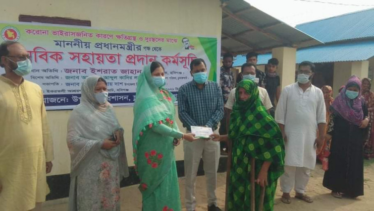 চুনারুঘাটে প্রধানমন্ত্রীর পক্ষ থেকে ডিসির মানবিক সহায়তা প্রদান ও বিভিন্ন কার্যাক্রম পরিদর্শন