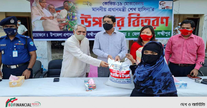 লক্ষ্মীপুরের রামগঞ্জে প্রধানমন্ত্রীর উপহার বিতরণ করলেন জেলা প্রশাসক