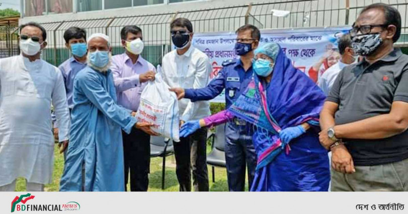 নাটোরে ৩০০ পরিবারের মাঝে প্রধানমন্ত্রীর মানবিক সহায়তা বিতরন