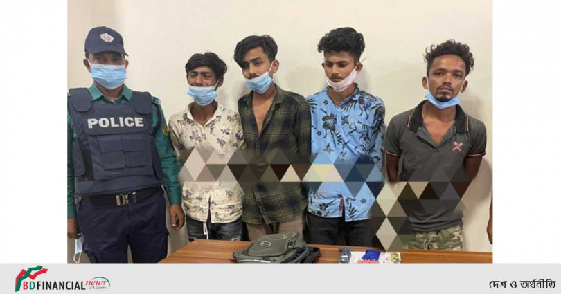 ডাকাতির প্রস্তুতি গ্রহনকালে চট্টগ্রাম নগরীর শীর্ষ ছিনতাইকারীকে সহযোগীসহ গ্রেফতার
