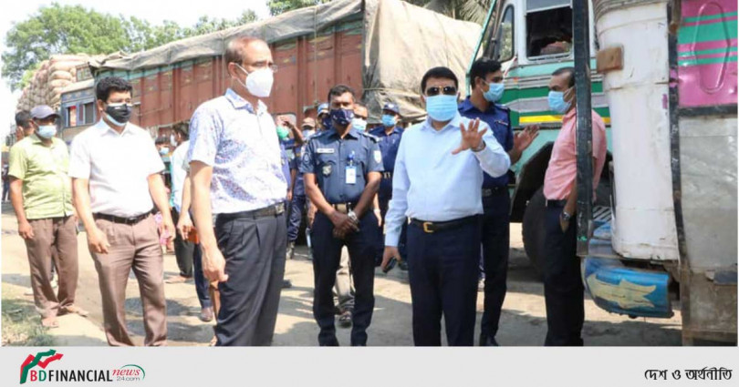 ভোমরা স্থল বন্দর পরিদর্শন করলেন জেলা প্রশাসক এস এম মোস্তফা কামাল