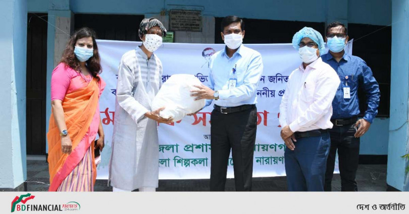 কর্মহীনদের পাশে নারায়ণগঞ্জ জেলা প্রশাসন : পৌছে দেয়া হলো প্রধানমন্ত্রীর মানবিক সহায়তা