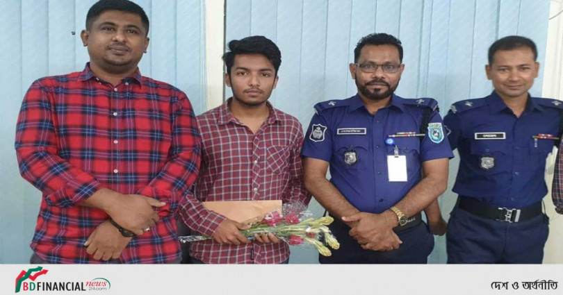 মেডিকেলে চান্স পাওয়া মোঃ রিফাত আহমদের পাশে দাঁড়ালেন পঞ্চগড়ের পুলিশ সুপার