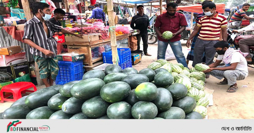 কম দামে কিনে বেশি দামে বিক্রি হচ্ছে তরমুজ