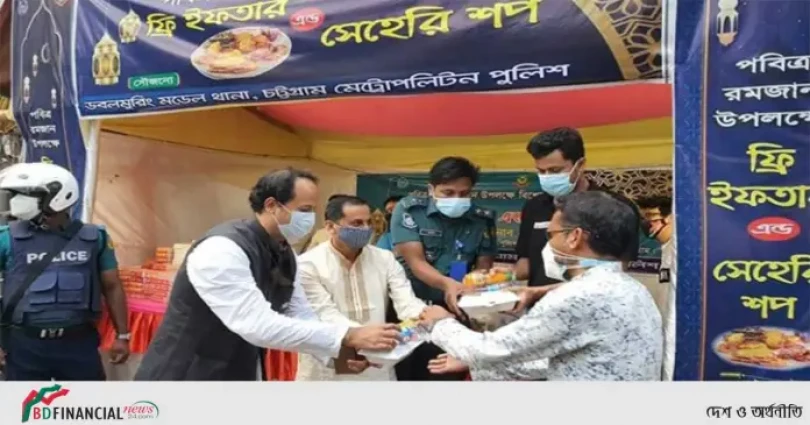 ‘ফ্রি ইফতার অ্যান্ড সেহেরি শপ’র ইফতার বিতরণ করলেন শিক্ষা উপমন্ত্রী