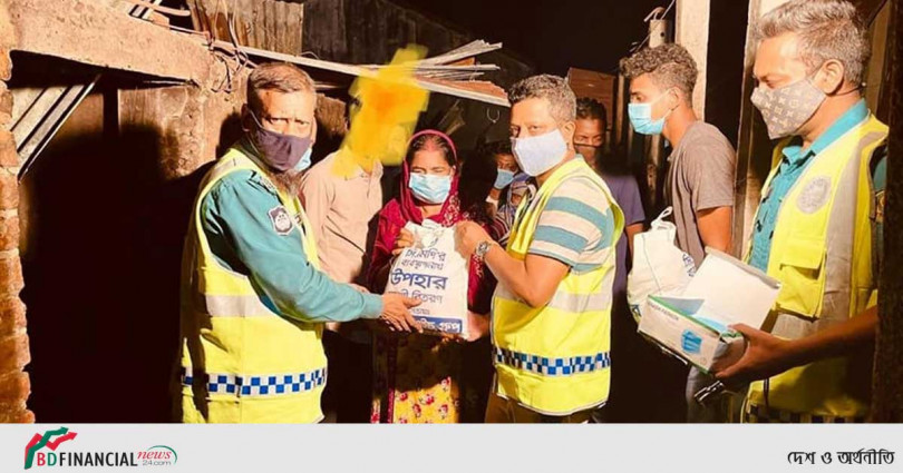 আগুনে গৃহহীন ৩৫ পরিবারের জন্য সিএমপির পক্ষ পাশে দাড়িয়েছে চান্দগাঁও থানা