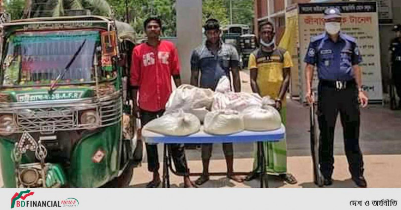 আনোয়ারায় ১০০লিটার চোলাই মদসহ আটক ৩