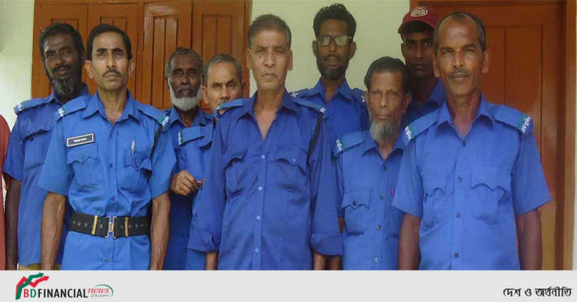 রাজাপুরে গ্রাম পুলিশের ভাতা আটকে ছিলো ১৩ মাস, বকেয়া টাকা পেয়ে কৃতজ্ঞতা