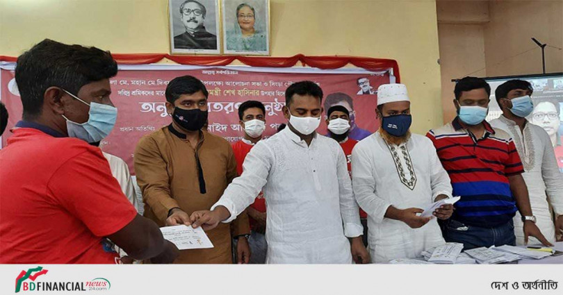 সিংড়ায় প্রধানমন্ত্রীর অনুদান পেল ৪০০ শ্রমিক : ভার্চুয়ালে অনুষ্ঠানে বক্তব্য রাখেন জুনাইদ আহমেদ পলক