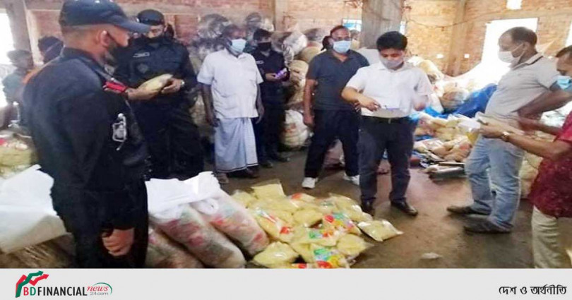 নোয়াখালীতে দুই সেমাই কারখানাসহ পাঁচ প্রতিষ্ঠানে জরিমানা করেছে র‌্যাব-১১