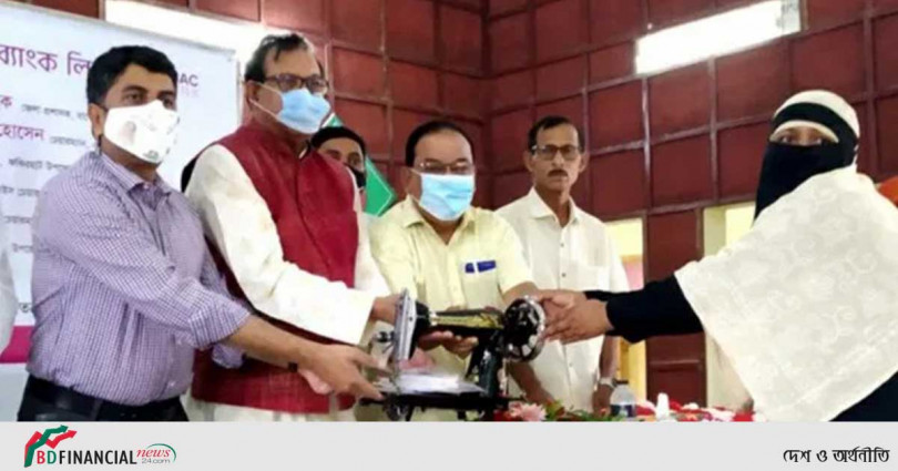 এসবিএসি ব্যাংকের উদ্যোগে ৭২ নারী পেল সেলাই মেশিন