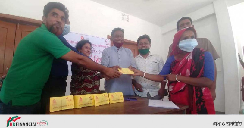 মুকসুদপুরে প্রধানমন্ত্রীর উপহার নগদ অর্থ বিতরণ
