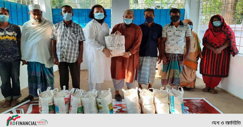 ড. এরতেজা হাসান সিআইপি’র পক্ষ থেকে সাতক্ষীরায় নগদ অর্থ ও খাদ্য সামগ্রী বিতরণ