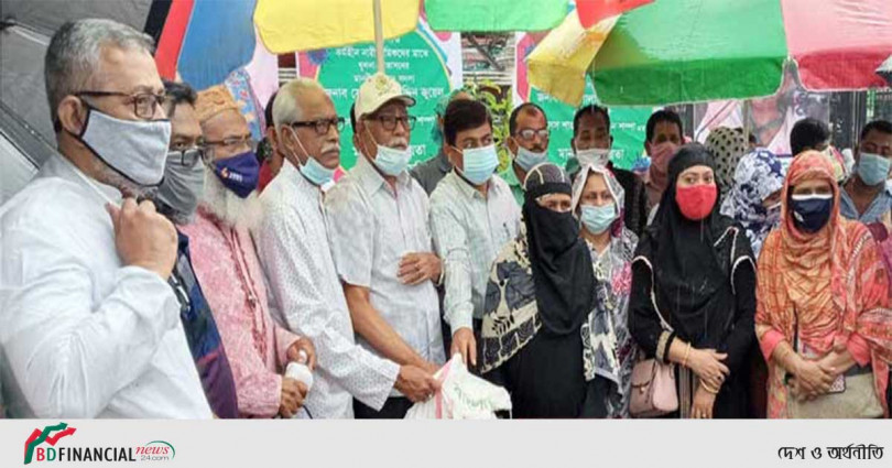 খুলনায় ৫০০ কর্মহীন নারী পেলেন খাদ্যসহায়তা