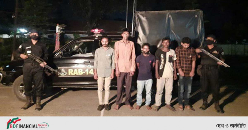 ব্রাহ্মণবাড়িয়ায় র‌্যাব-১৪ এর হাতে ৫ মাদক ব্যবসায়ী গ্রেপ্তার