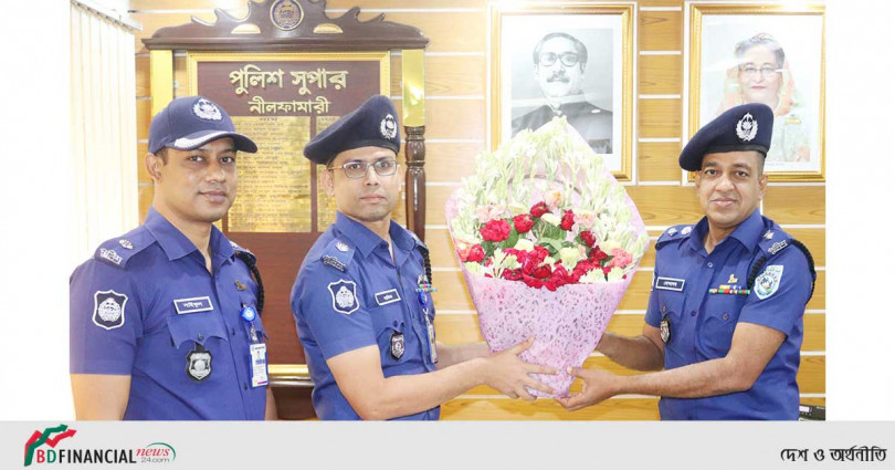 সদ্য পদোন্নতিপ্রাপ্ত কর্মকর্তাদের ফুলেল শুভেচ্ছা জানালেন নীলফামারীর পুলিশ সুপার
