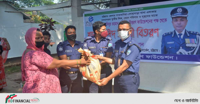 লোহাগাড়ায় হিজড়াদের মাঝে উত্তরণ ফাউন্ডেশনের পক্ষ থেকে খাদ্য ও ঈদ সামগ্রী বিতরণ