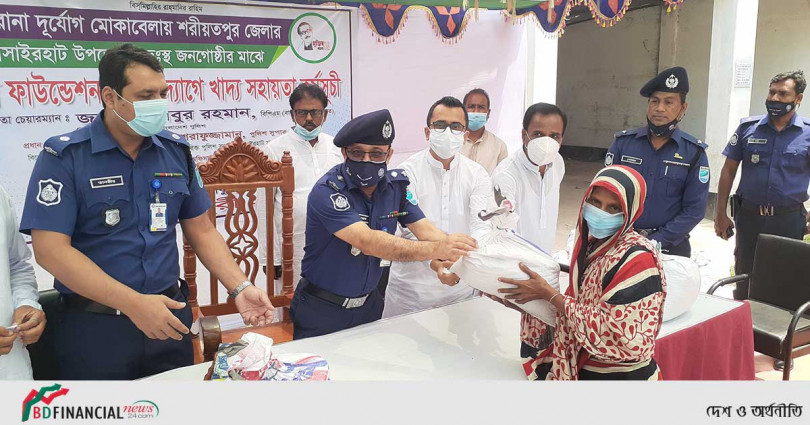 উত্তরণ ফাউন্ডেশনের পক্ষ থেকে শরীয়তপুর গোসাইরহাটে দুঃস্থ জনগোষ্ঠীর মাঝে খাদ্য সহায়তা প্রদান করলেন পুলিশ সুপার
