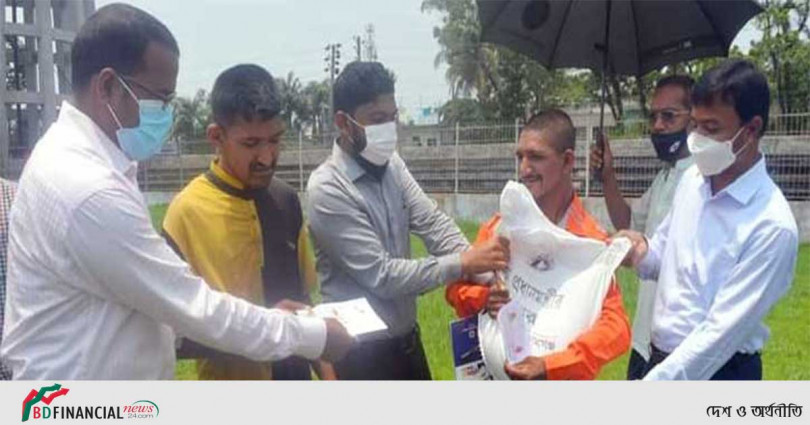সুনামগঞ্জে ৪০০ জনের মধ্যে প্রধানমন্ত্রীর উপহারসামগ্রী বিতরণ