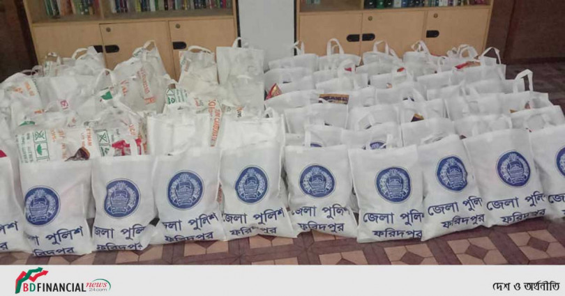 মুক্তিযোদ্ধাদের ঈদের শুভেচ্ছা সামগ্রী পাঠানো হলো ফরিদপুর জেলা পুলিশের পক্ষ থেকে