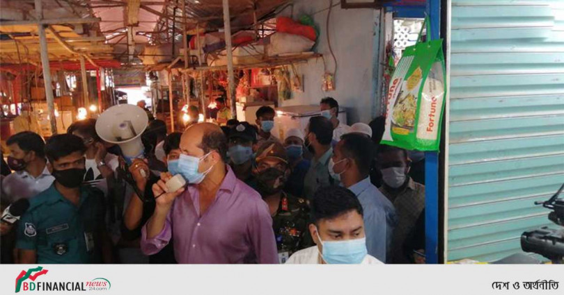 গুলশান শপিং সেন্টারে অভিযান, মাস্ক না পরায় দোকান বন্ধ করে দিলেন মেয়র আতিক
