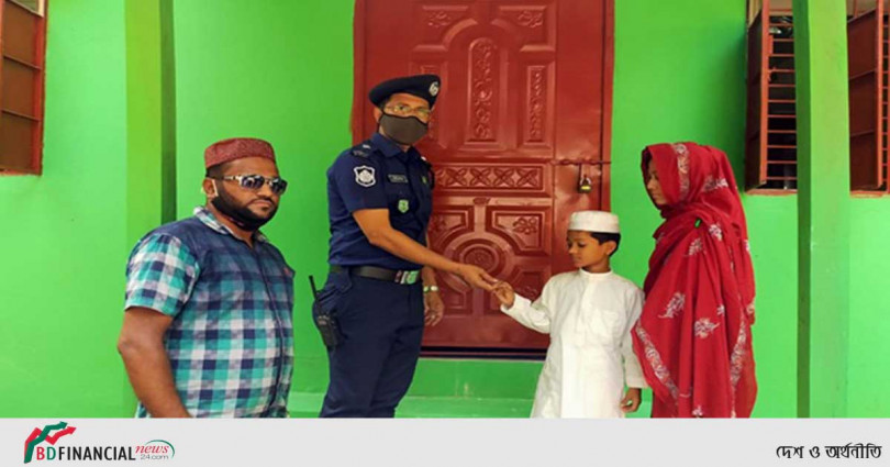 করোনায় নিহত এএসআই খালেকের পরিবারকে ঘর নির্মাণ করে দিলেন ডিএমপি কমিশনার