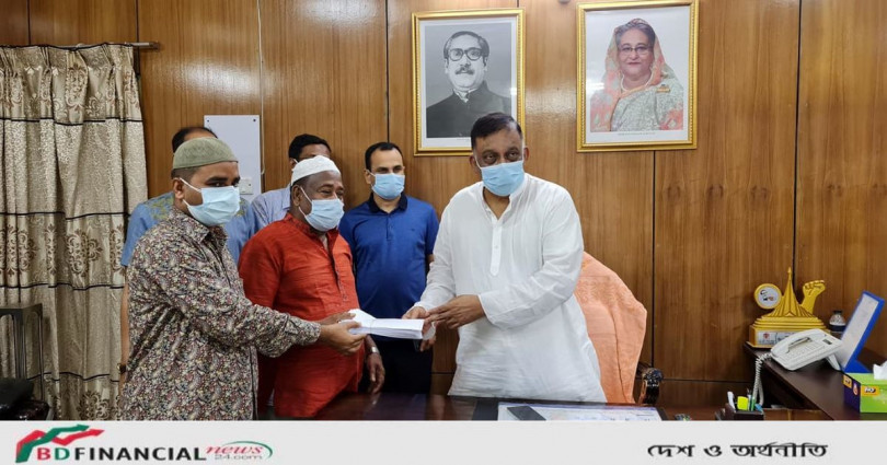 সংসদীয় আসনে ঈদ উপহার দিলেন স্বরাষ্ট্রমন্ত্রী আসাদুজ্জামান খান কামাল