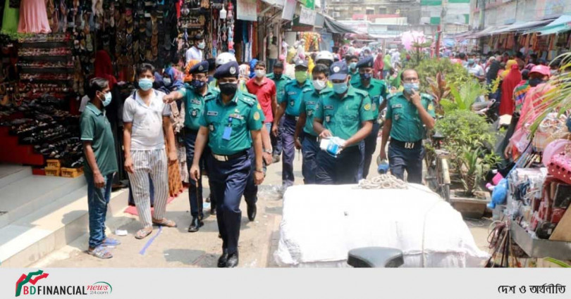 দোকানপাট ও শপিংমলে স্বাস্থ্যবিধি প্রতিপালন পরিদর্শনে আরএমপি কমিশনার