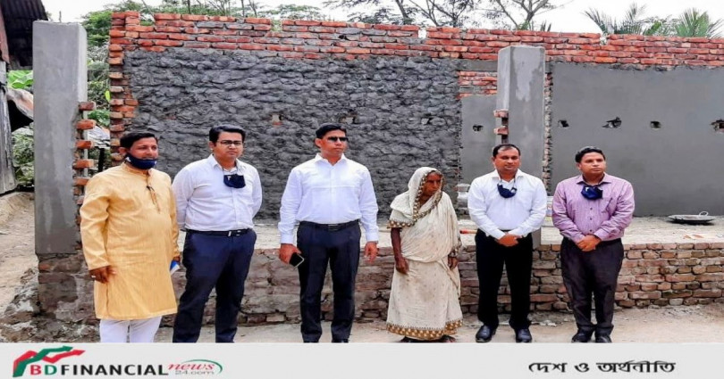 মুজিববর্ষের উপহার "পাকা বাড়ি" সরেজমিনে পরিদর্শনে পটুয়াখালীর জেলা প্রশাসক