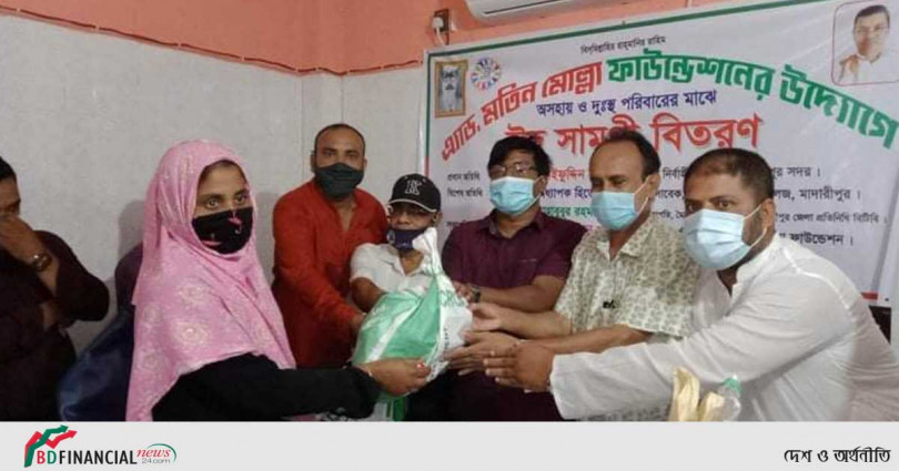 মাদারীপুরে এ্যাড. মতিন মোল্লা ফাউন্ডেশনের উদ্যোগে খাদ্যসামগ্রী বিতরণ