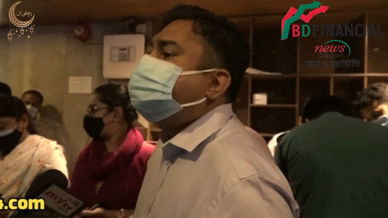 মেয়র আতিকুল ইসলামের উপস্থিতিতেই আড়ংকে লাখ টাকা জরিমানা