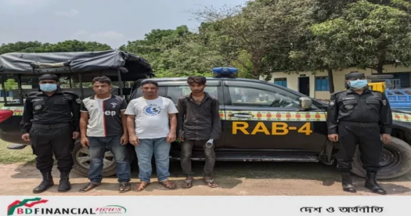 ২০ কেজি গাঁজাসহ ৩ মাদক কারবারিকে গ্রেফতার করেছে র্যাব-৪