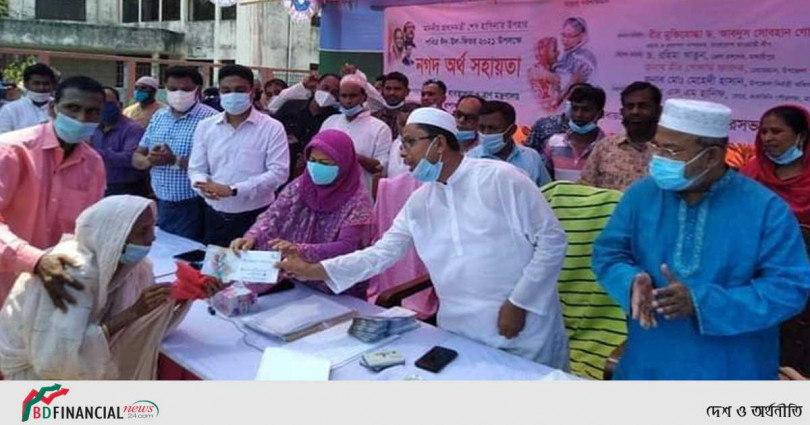 কালকিনিতে প্রধানমন্ত্রীর ঈদ উপহার বিতরন