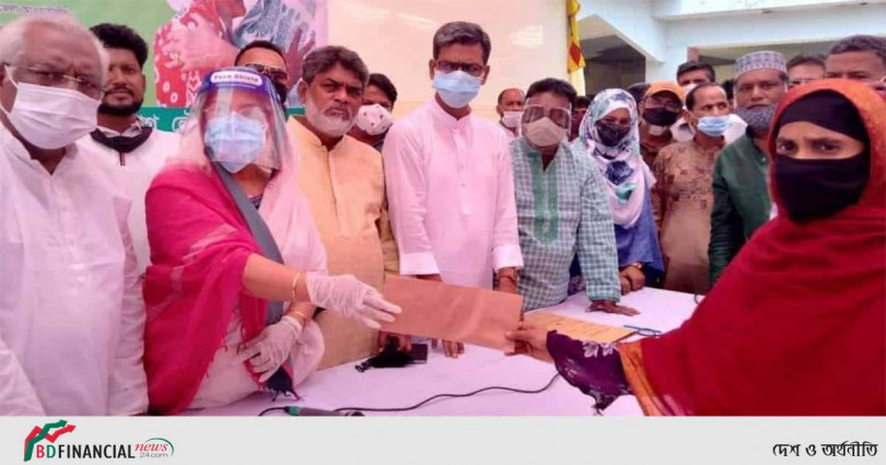 খিদিরপারায় ৮৫০ পরিবারের মাঝে প্রধানমন্ত্রীর নগদ অর্থ প্রদান