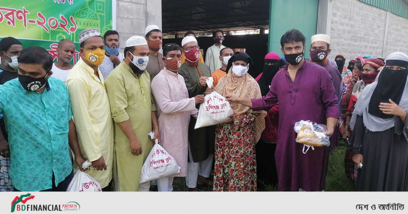 মুন্সিগঞ্জ ক্লাবের খাদ্য সামগ্রী ও মাস্ক বিতরণ