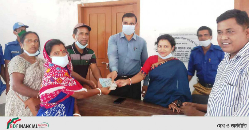 মুকসুদপুরে ভিজিএফের নগদ অর্থ বিতরণ