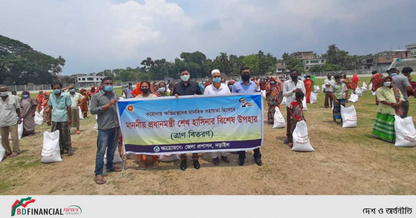 নড়াইলে করোনায় ক্ষতিগ্রস্থদের মাঝে প্রধানমন্ত্রীর বিশেষ উপহার বিতরণ