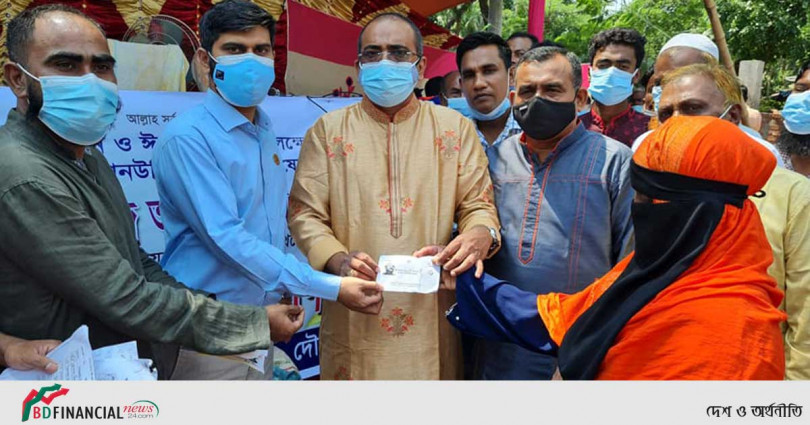 দৌলতখানের চরপাতা ও মেদুয়া ইউনিয়নে অর্থ বিতরন করলেন আলী আজম মুকুল এমপি